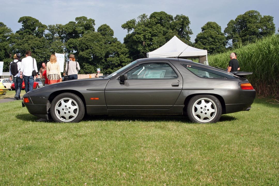 Porsche 928
