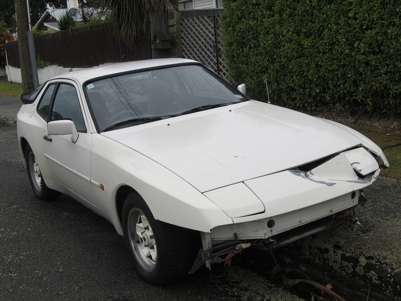 Porsche 944